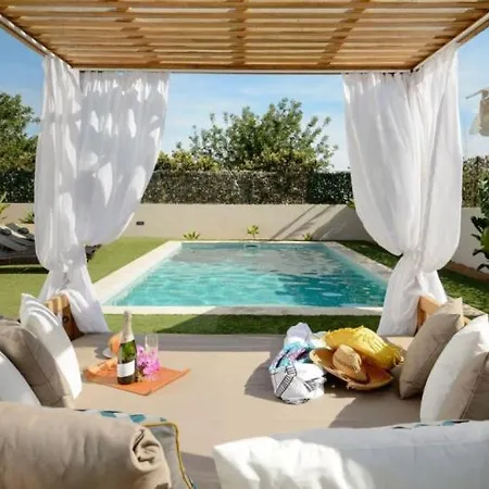 Moderna Casa Con Piscina Privada Nyaraló